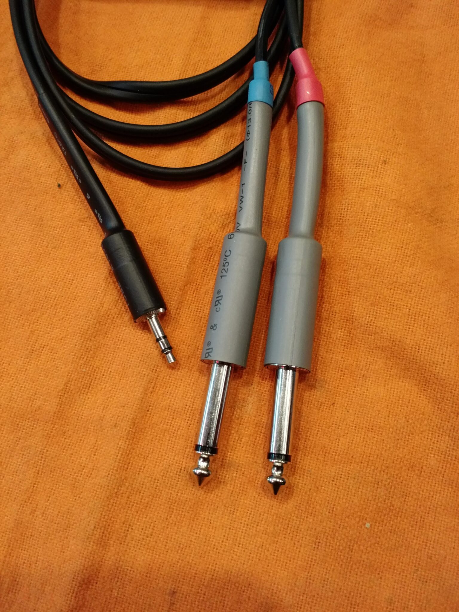 Cable De Audio MiniPlug TRS a 2 Plug TS 6,5 1,5 metros Smash Semipro